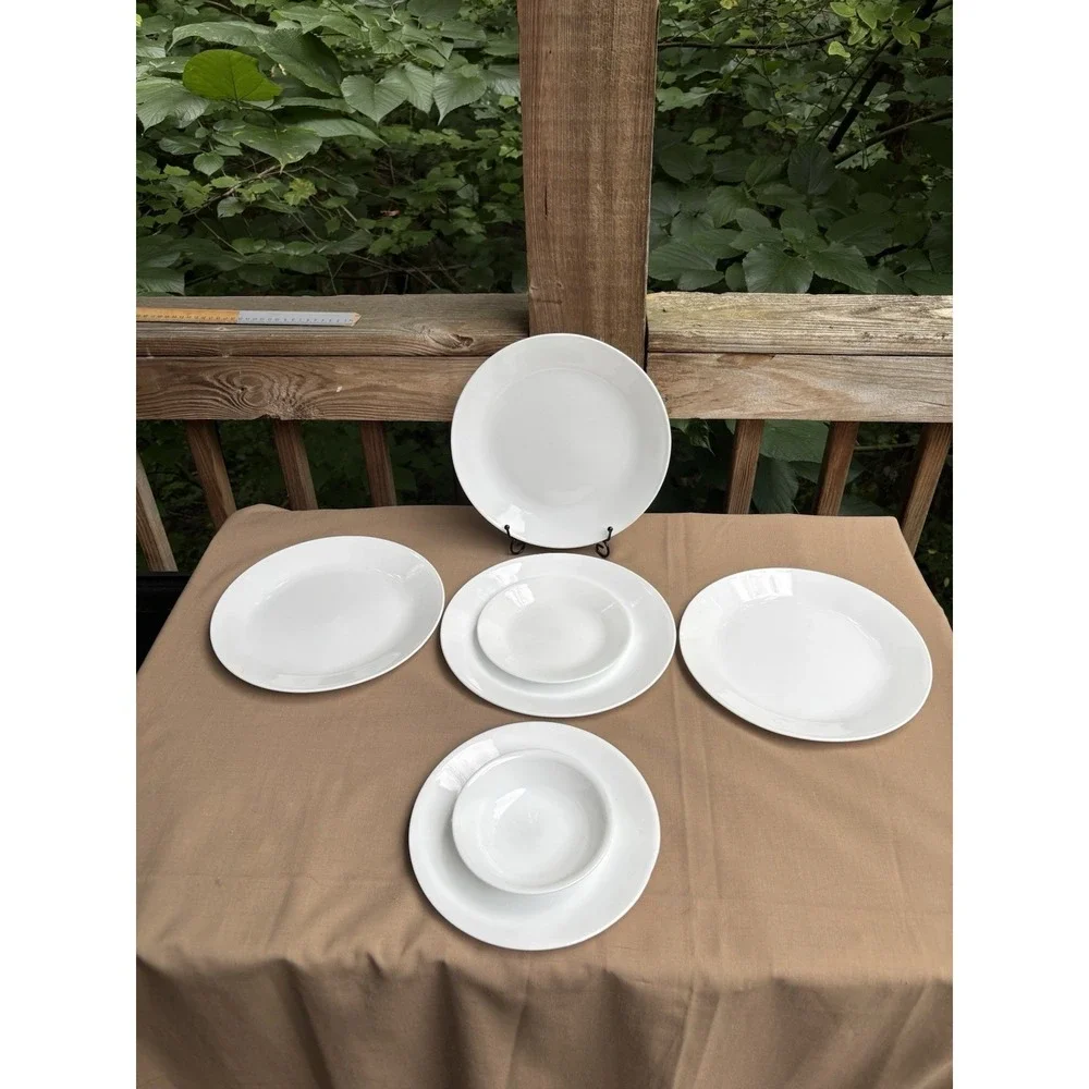 Corelle White Winter Frost (7) 4 Dinner Plates, 1 Lunch Plate 1 Bread Berry Bowl